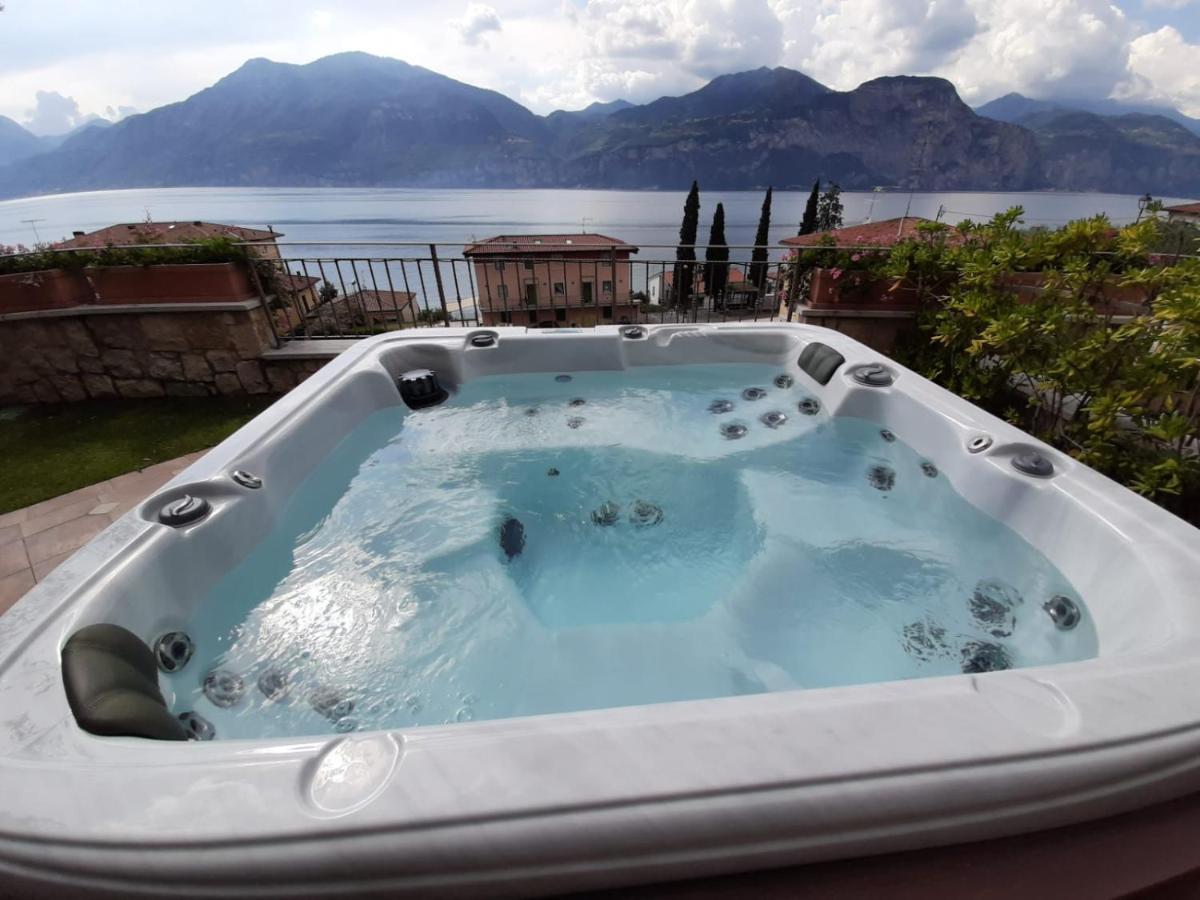 Bmp Apartment Deluxe 1 Jacuzzi Riscaldata Privata Vista Lago Di Garda Brenzone sul Garda Kültér fotó