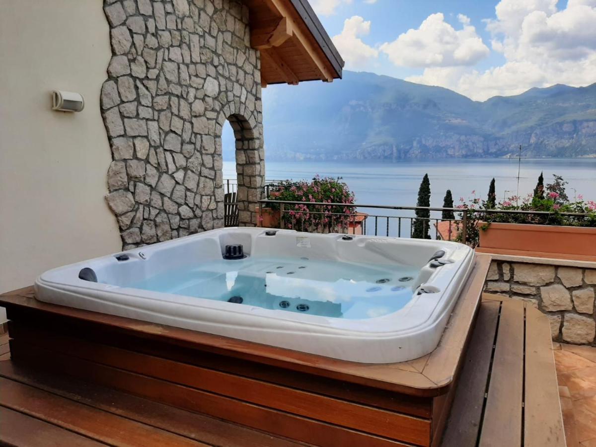 Bmp Apartment Deluxe 1 Jacuzzi Riscaldata Privata Vista Lago Di Garda Brenzone sul Garda Kültér fotó