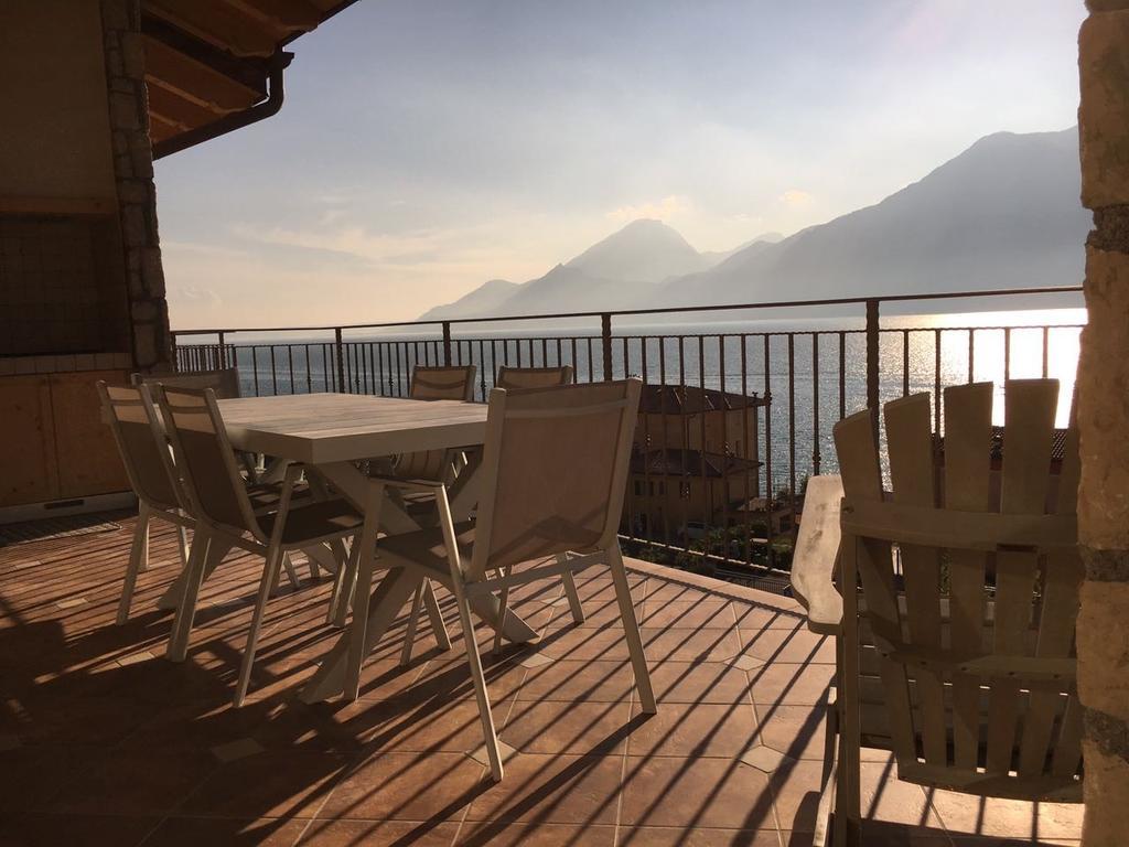 Bmp Apartment Deluxe 1 Jacuzzi Riscaldata Privata Vista Lago Di Garda Brenzone sul Garda Kültér fotó